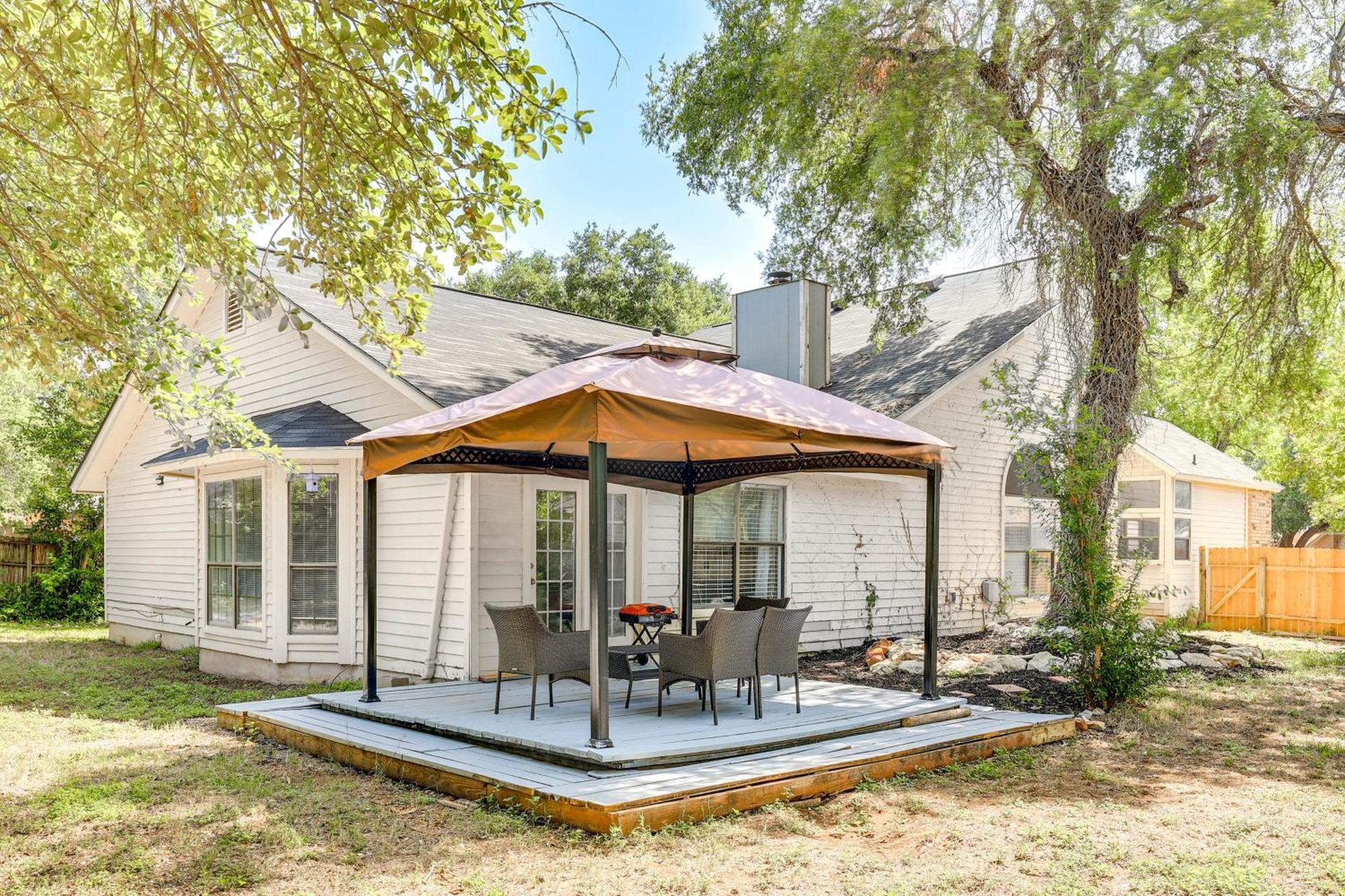 Spacious San Antonio Home Google Fiber, Game Room Exterior photo